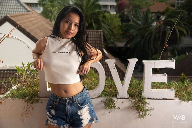 Asiatin nackt Bilder foto 1